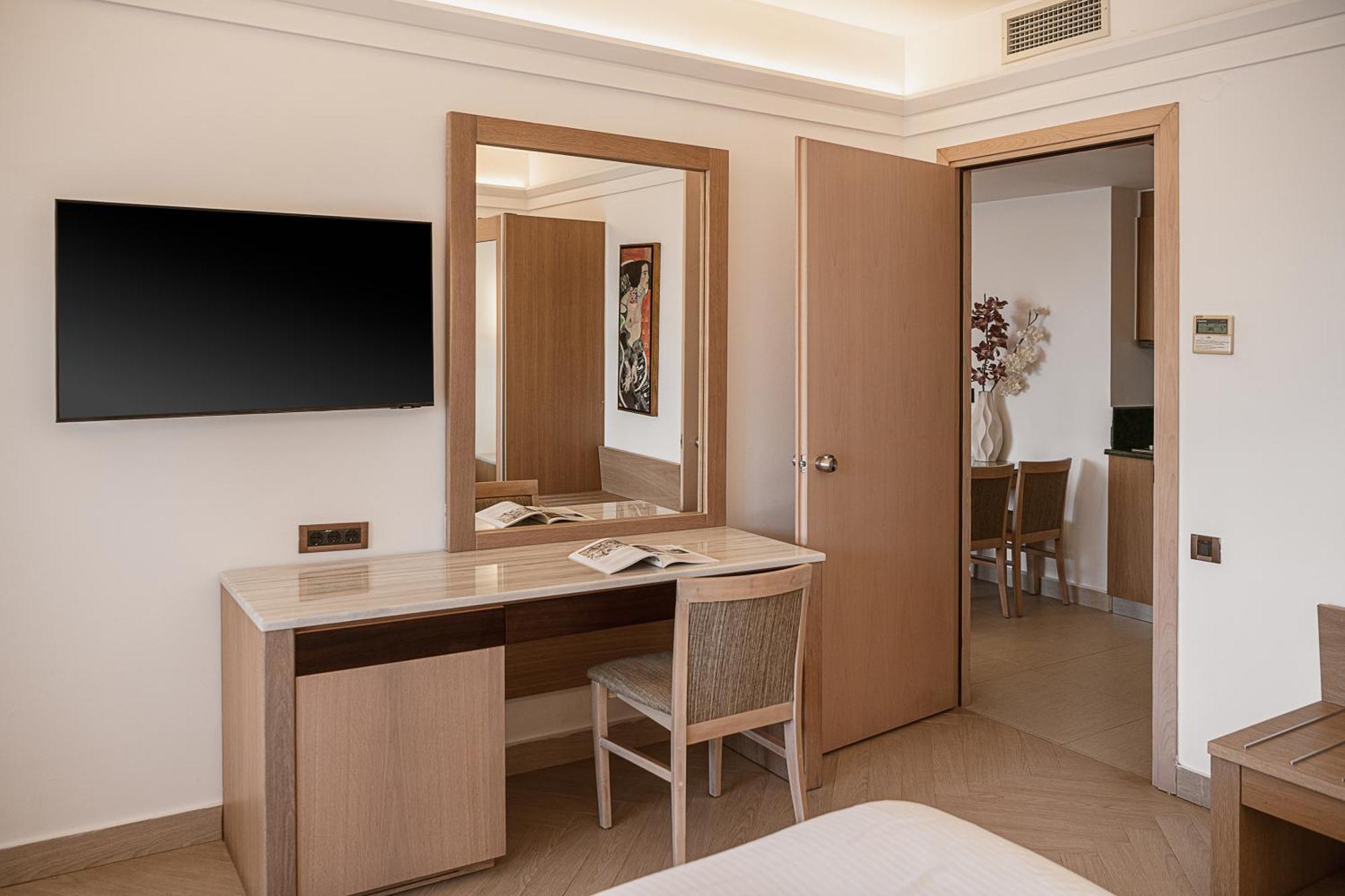 Resort Porto Platanias & 5*